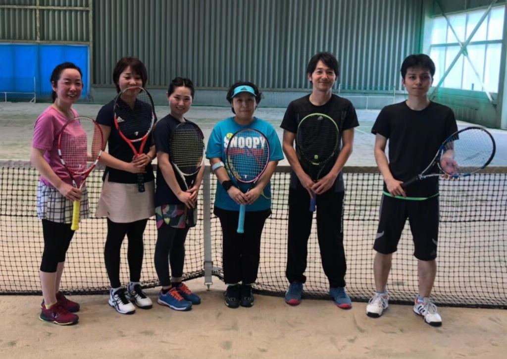 テニスをするときの 動きやすい格好 とは 堺のテニススクール ジョイナス北野田